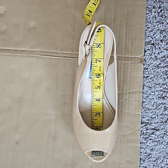 Stuart Weitzman beige patent leather cork wedge heel slingback shoes-7 - Picture 10 of 12